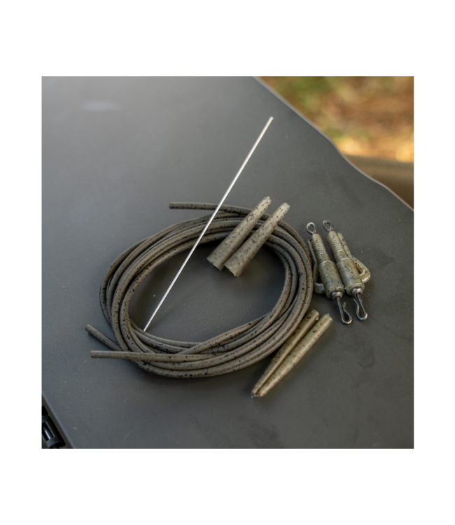 Avid Carp Outline Lead Clip Tungsten Tubing Kit – Kit All-in-One Tungsten Lead Clip avec Rig Tube, QC Clips, Tail Rubbers et Anti-Tangle Sleeves pour 2 Cannes