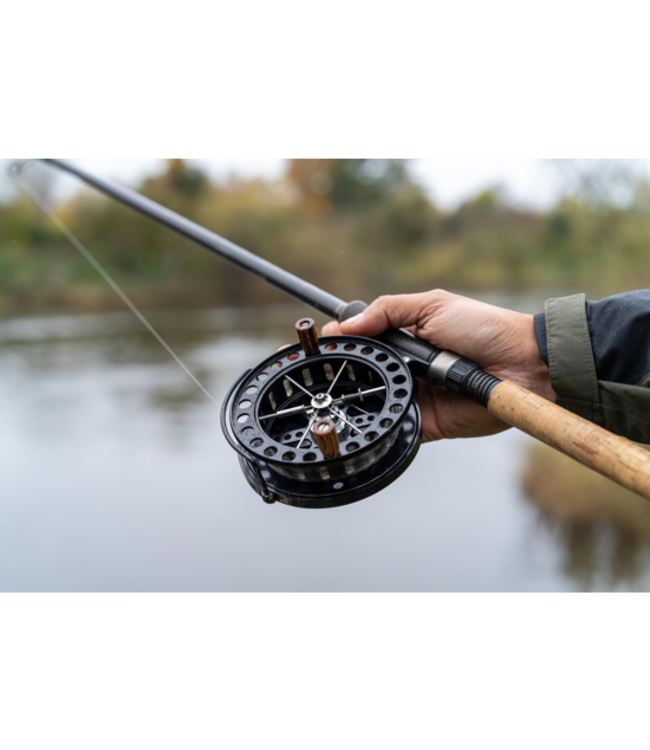 Korum Allrounder Centrepin 4.5 NMB – Centrepin Aluminium 4.5 Inch avec Nippon Miniature Bearings, Line Guard et Poignées Rosewood Style