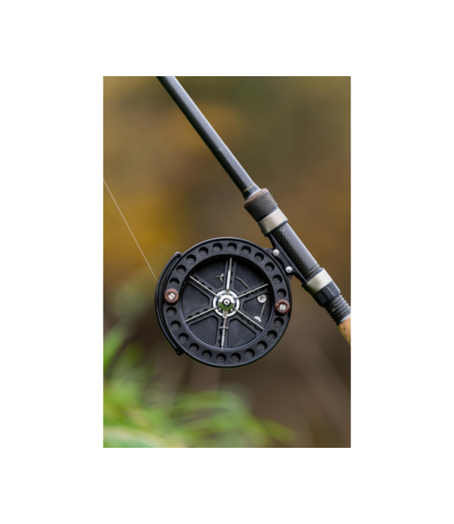 Korum Allrounder Centrepin 4.5 NMB – Centrepin Aluminium 4.5 Inch avec Nippon Miniature Bearings, Line Guard et Poignées Rosewood Style