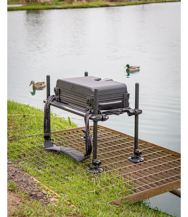 Matrix F25 Pro Super Lite Seatbox Black – Aluminium Lichtgewicht Seatbox met 25mm Poten, Deep Side Drawer en Gevoerde Zitting