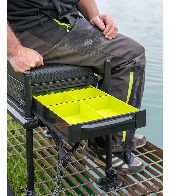 Matrix F25 Pro Super Lite Seatbox Black – Aluminium Lichtgewicht Seatbox met 25mm Poten, Deep Side Drawer en Gevoerde Zitting