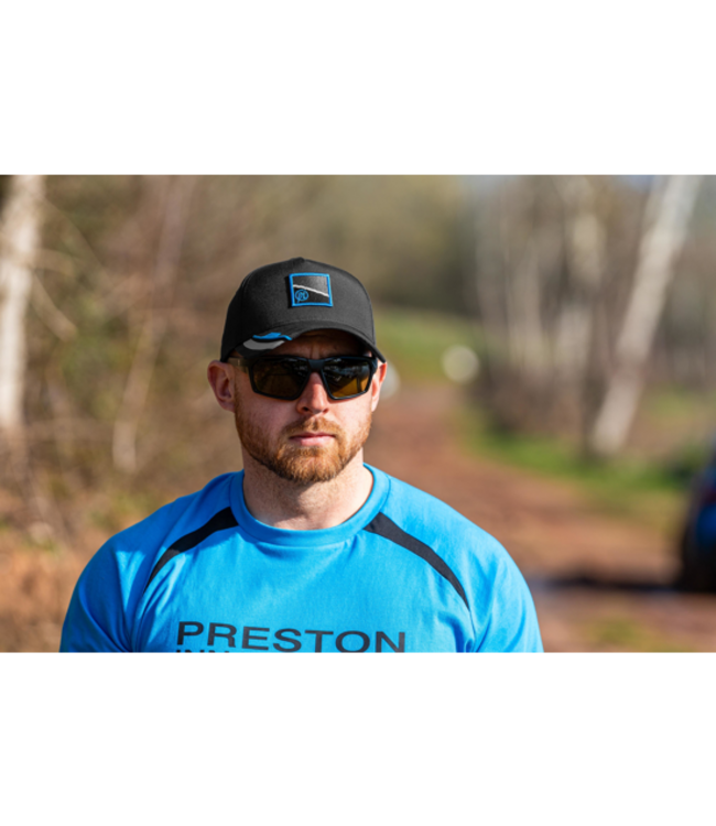 Preston Black Apex Cap – Lichtgewicht Ripstop-Stijl Viscap met Subtiele Branding en Verstelbare Pasvorm
