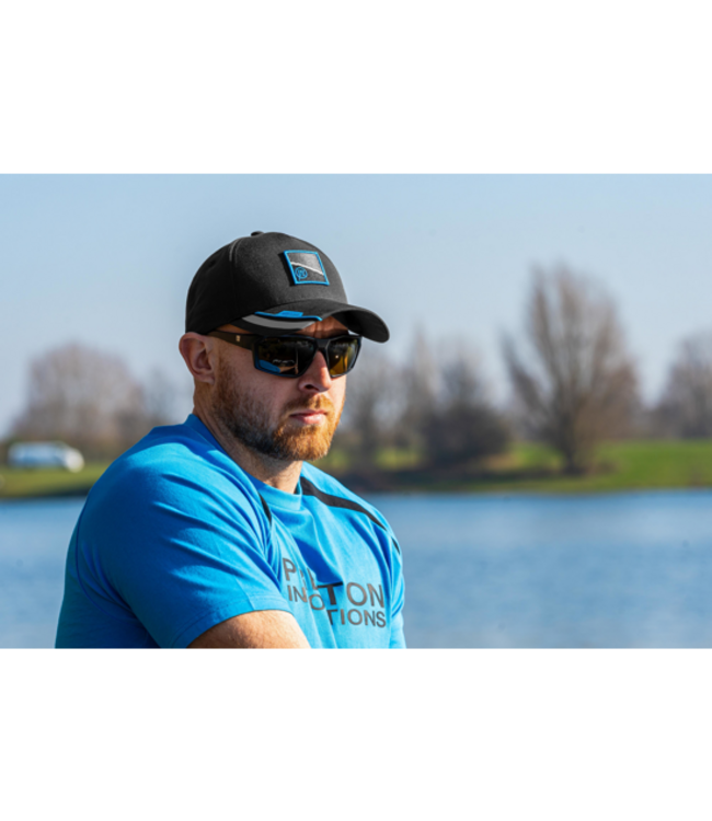 Preston Black Apex Cap – Lichtgewicht Ripstop-Stijl Viscap met Subtiele Branding en Verstelbare Pasvorm