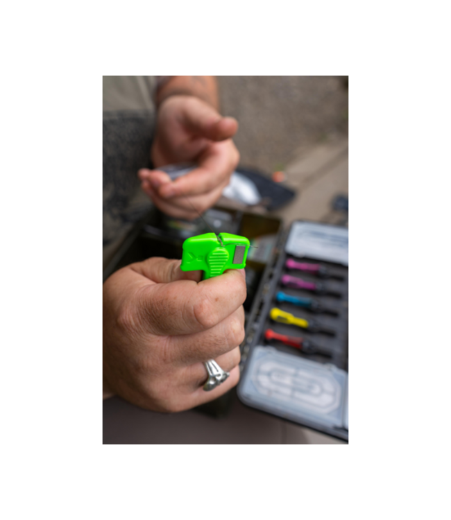 Korum Rig Multi Tool – Compact Rig Tool voor Knopen Aantrekken, Coating Strippen en Haken Slijpen
