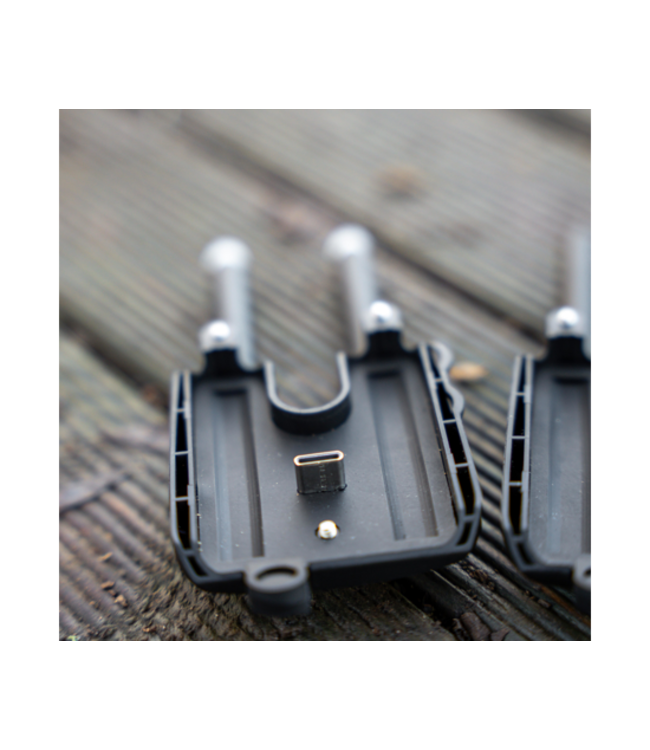 Avid Carp VTX+ Illum Snag Ears – Verlichte Snag Ears met USB-C Backplate, LED-Tips en Nightlight Mode voor VTX+ Beetmelders