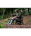Korum Progress Ruckchair SS – Angelstuhl mit Stahlrahmen, integriertem Flatbed Carryall, Rucksackgurten und hartem Boden