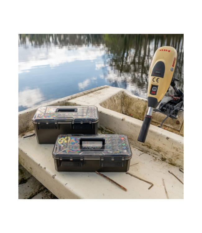 Avid Carp XL Reload Accessory Box – Boîte Weather-Sealed avec Rig Board pour 60 Rigs, Séparateurs et Outils Titanium Retracta