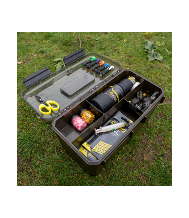 Avid Carp Reload Utility Box – Weather-Sealed Utility Box met Uitneembare Tray, Verdelers en Titanium Retracta Tools