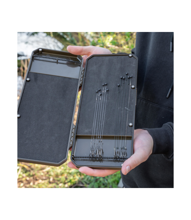 Avid Carp Reload Rig Case Standard – Boîte à Rigs Magnétique avec Barres Aluminium, Foam Boards et 60 Rig Pins