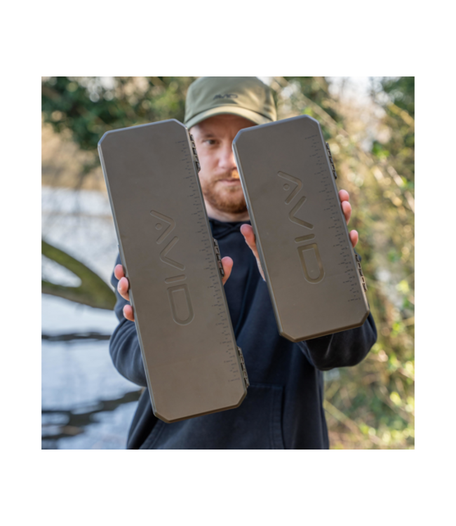 Avid Carp Reload Rig Case Standard – Boîte à Rigs Magnétique avec Barres Aluminium, Foam Boards et 60 Rig Pins