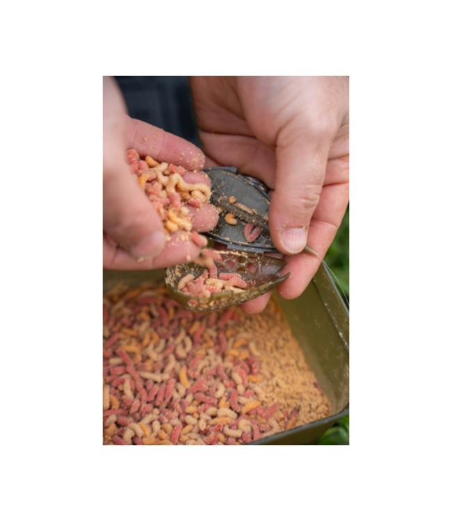Korum Camo Grub Feeder – Verwisselbare Camouflage Maggot Feeder met Inline Insert System en Pop-Up Pincher