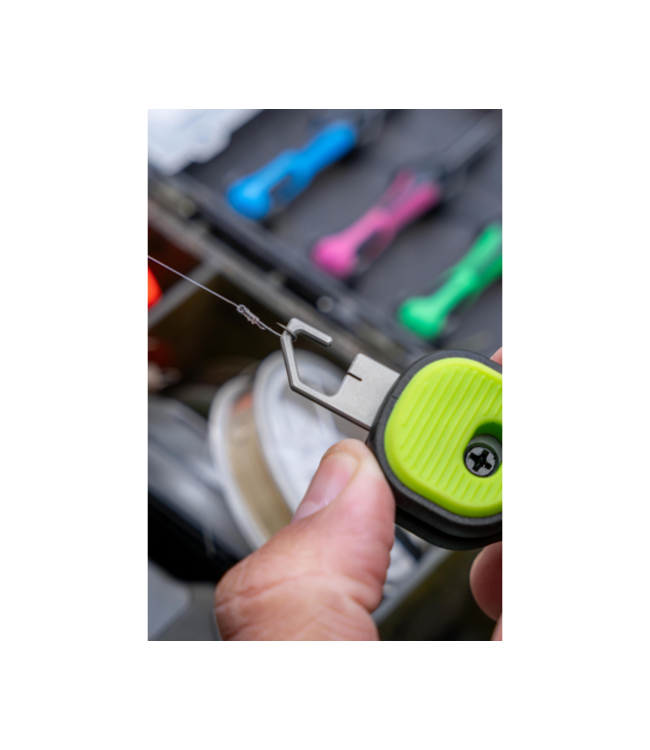 Korum Macro Multi-Scissor – Ciseaux de Pêche Compacts et Très Piquants avec Mécanisme Pliant, Puller et Coated Braid Stripper