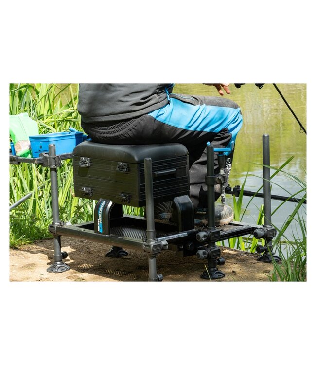 Preston Ignition Station SL Seatbox D30 – Leichte Sitzkiepe mit Verstellbarer Fußplatte & 3 Schubladen – 14,9kg