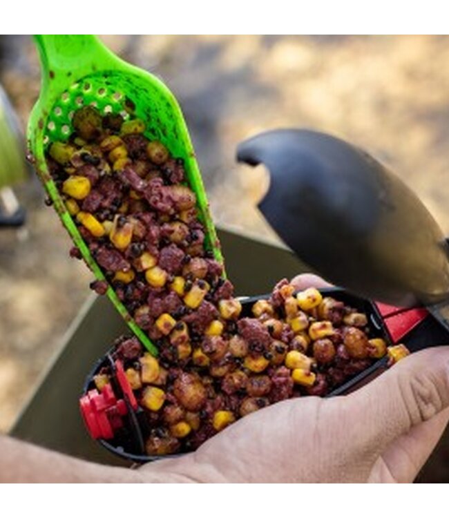Korda Bait Scoop – Pelle à Appâts Compacte avec Trous de Drainage