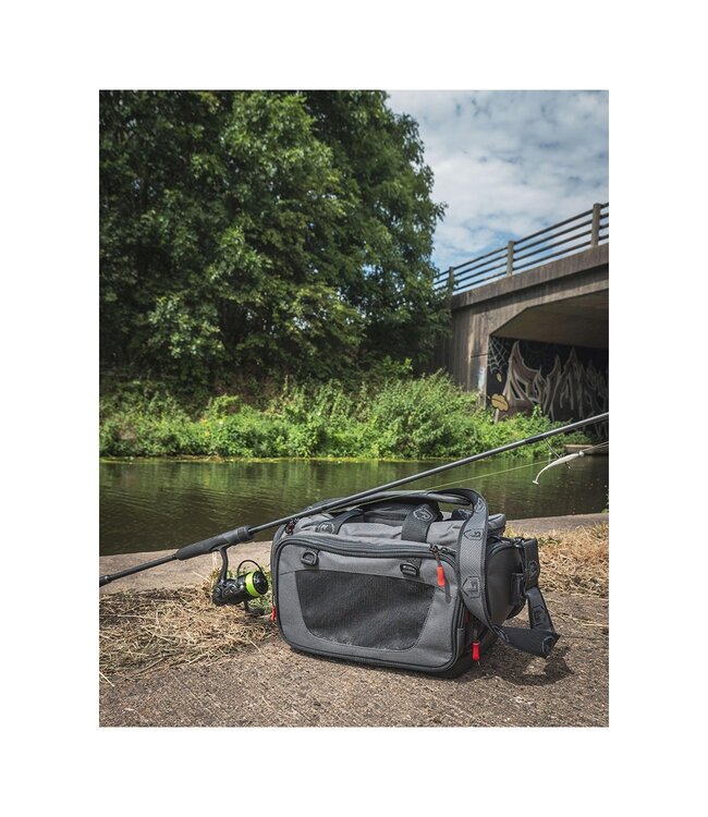 Fox Rage Medium Lure Carryall – Roofvistas met 4 Tackleboxen en Hengelhouder