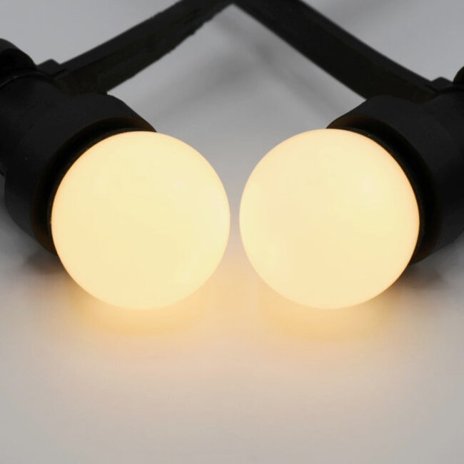 Warmweiße LED-Glühbirne mit milchig weißer Abdeckung, 2 Watt,  Ø45, dimmbar