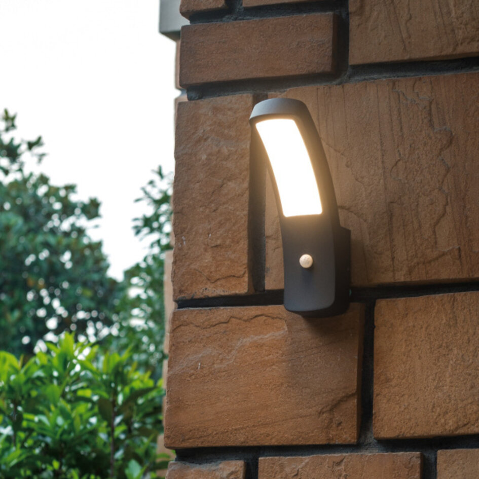 Moderne Wandleuchte Noah mit Sensor