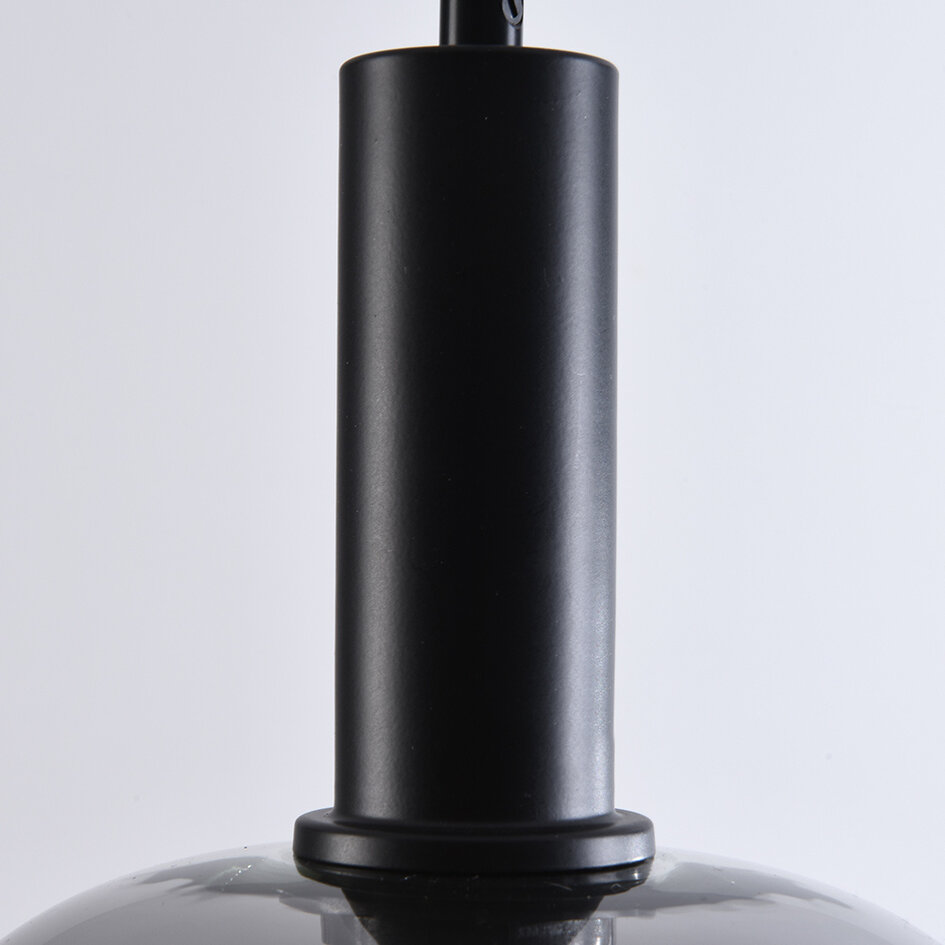 Schwarze Pendelleuchte Ischa in Apfelform Rauchglas