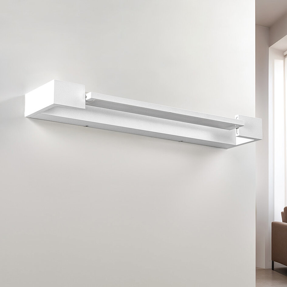 Weiße drehbare Wandleuchte Sirle, 45 cm