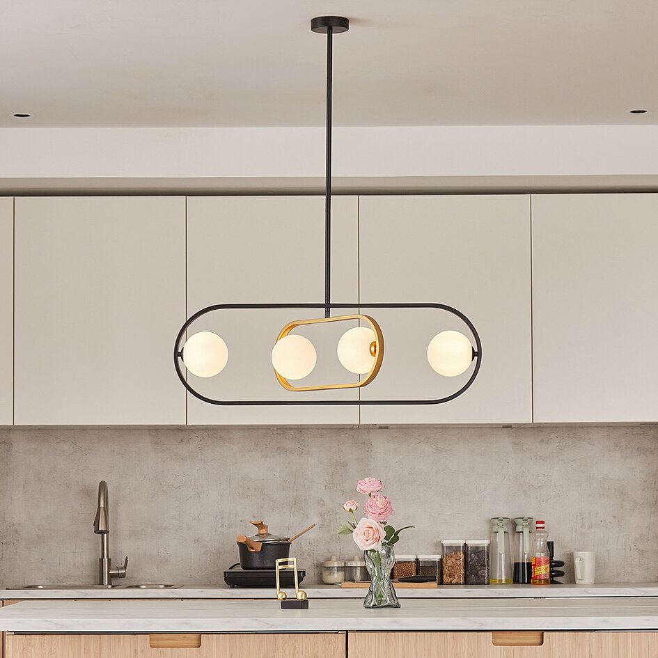 4-flammige Design-Hängeleuchte Gaio - Schwarz und Gold mit Milchglas