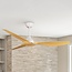 Deckenventilator Iska in warmer Buchenholzfarbe mit Fernbedienung