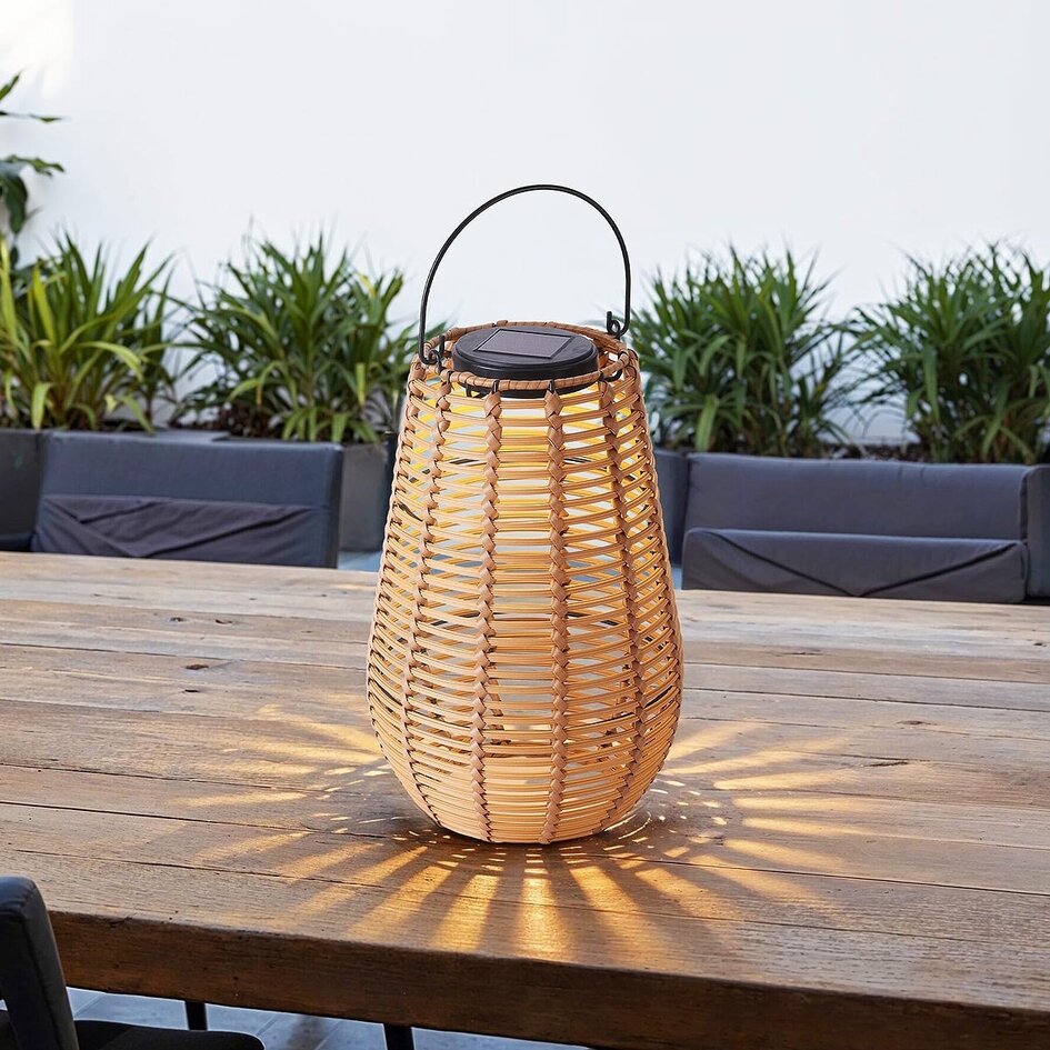 Solar-Tischleuchte Suya aus Rattan