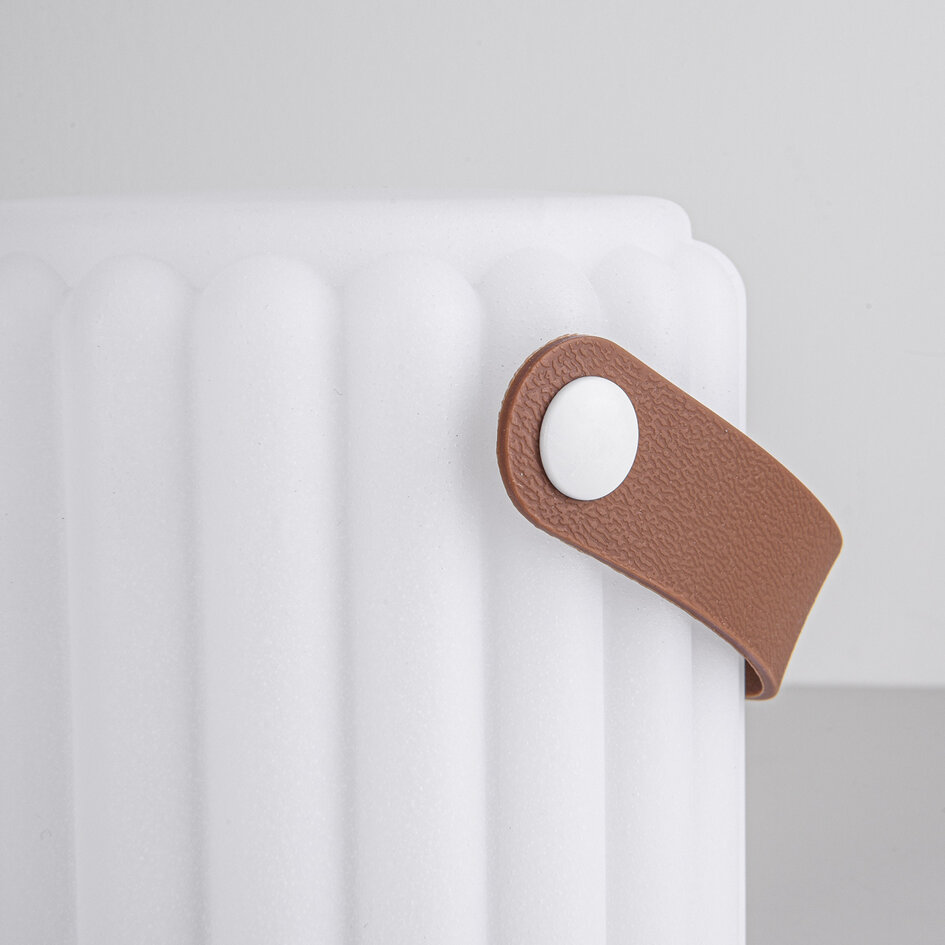 Tragbare Solar-Tischlampe Claro mit RGB- und warmweißem Licht