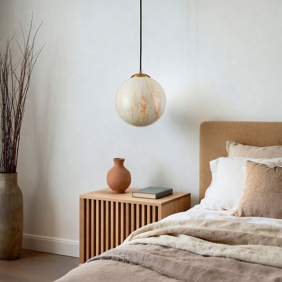 1-flammige Hängelampe Tessra mit Glas in Marmoroptik und Messinggold