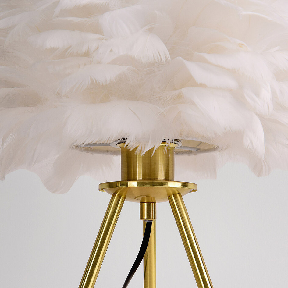 Tischlampe Saphira mit weißen Federn und Fuß aus Goldmessing