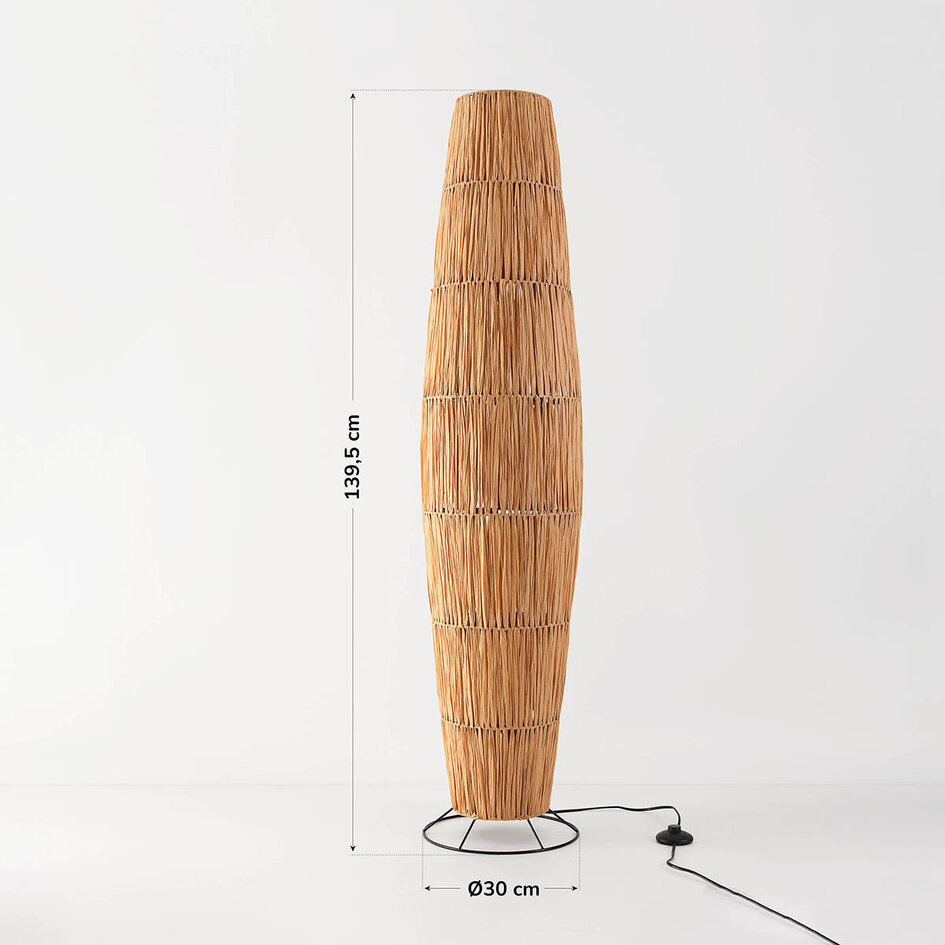 Stehleuchte Plecta aus Raffiabastpapier mit schwarzem Metallfuß – 140 cm