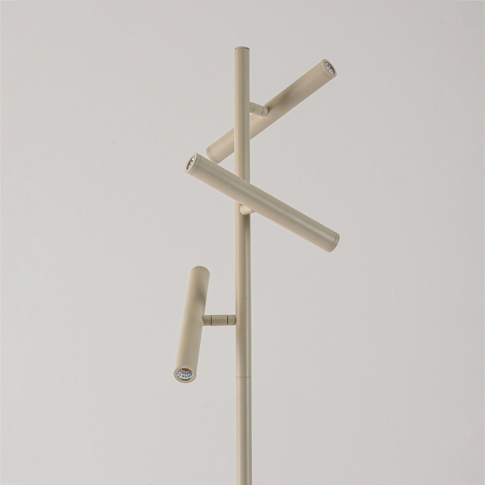 Beige Stehleuchte Zhan mit drei drehbaren Spots und Touch-Dimmer