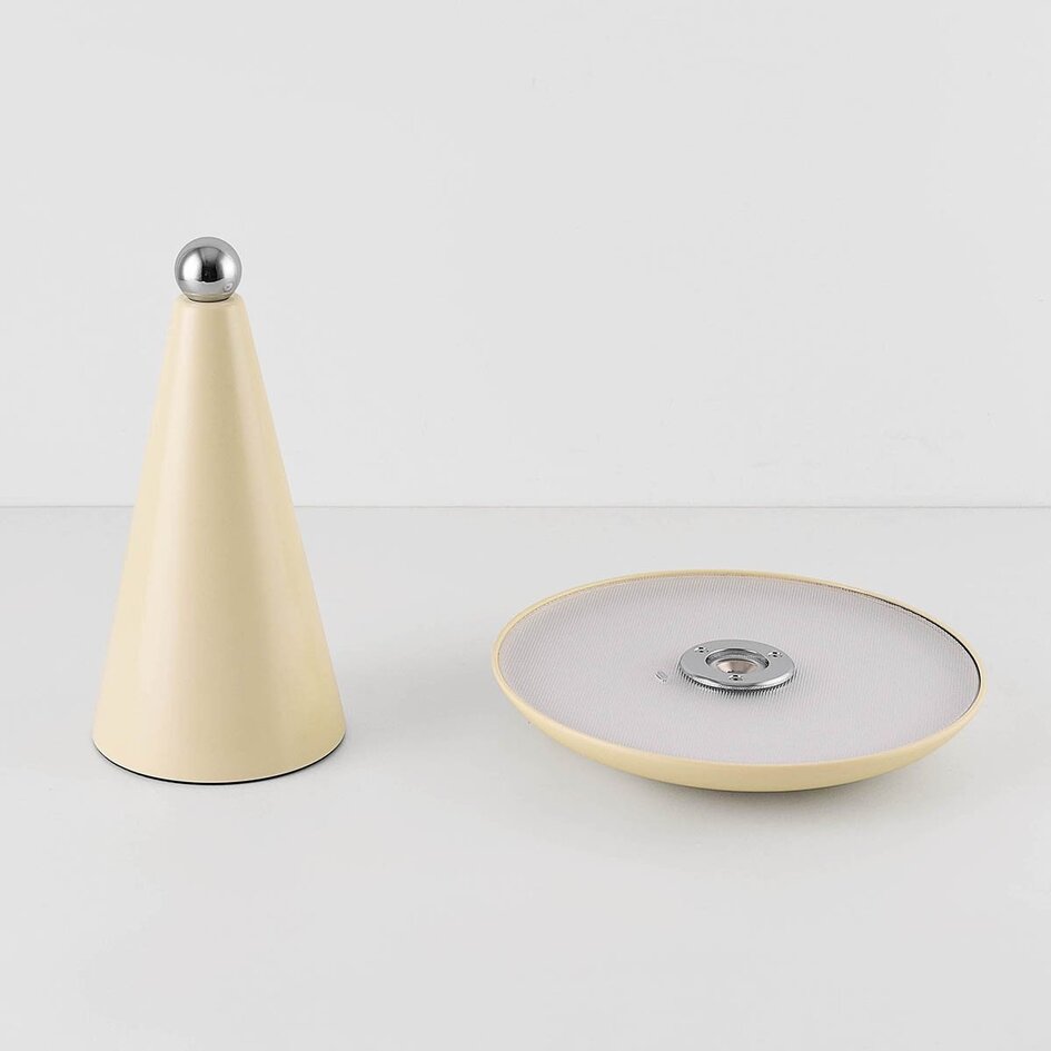 Wiederaufladbare Tischleuchte Ariso creme mit Touch-Dimmer und einstellbarer Lichtfarbe