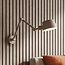 Wandleuchte Mellow taupe mit verstellbarem Arm und beidseitigem Licht