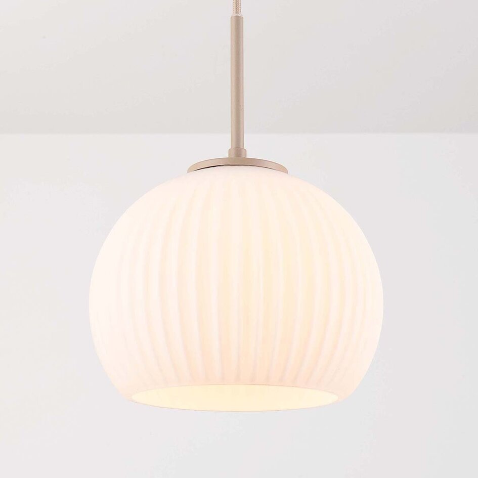 Hängelampe Meliora beige mit 3 gerippten Gläsern