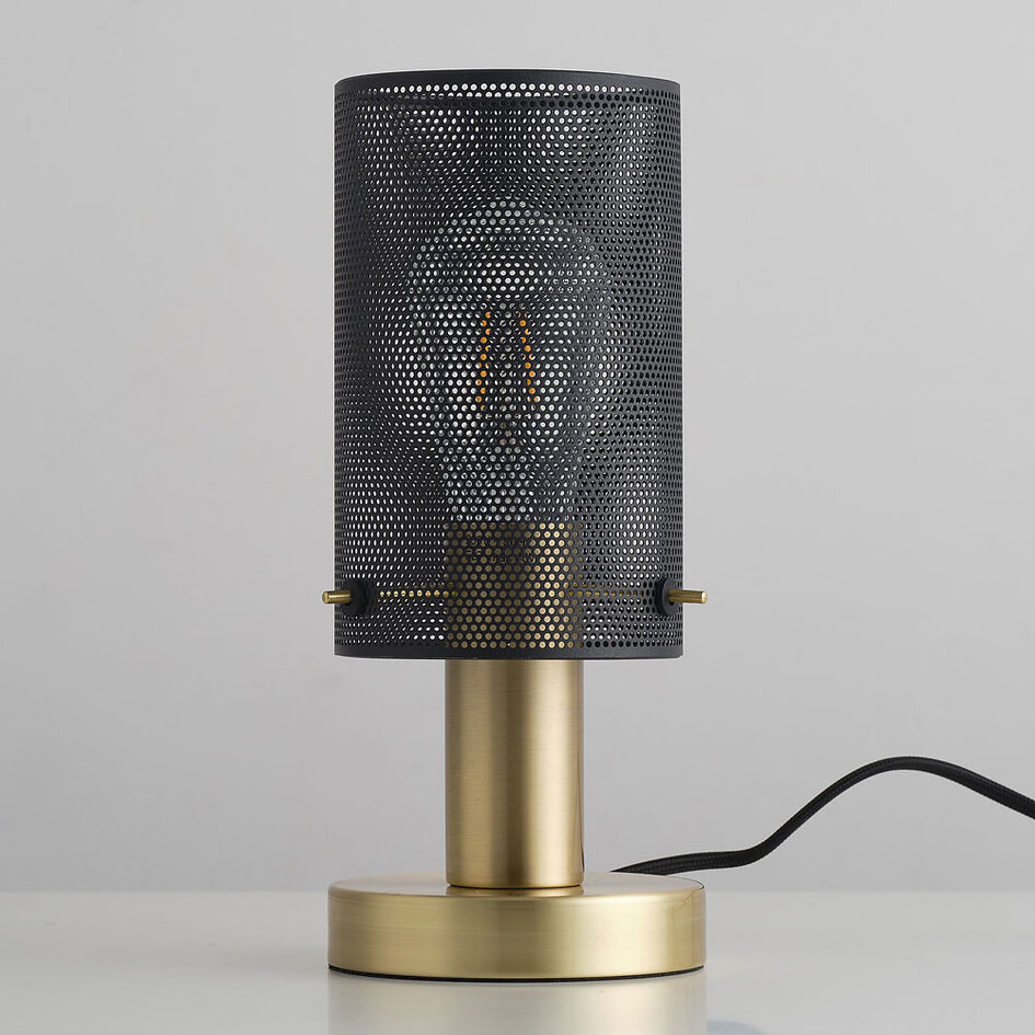 Design-Tischlampe Mreza mit schwarzem Schirm mit Perforationen
