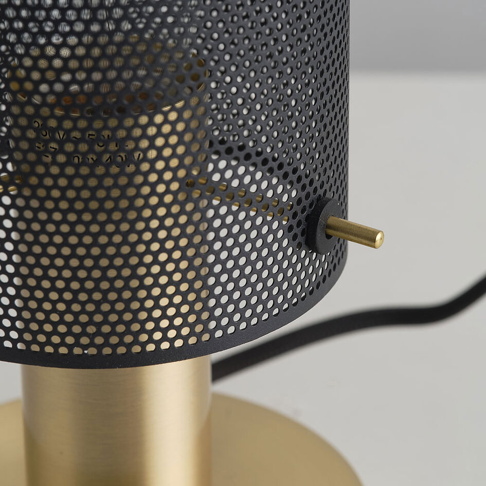 Design-Tischlampe Mreza mit schwarzem Schirm mit Perforationen