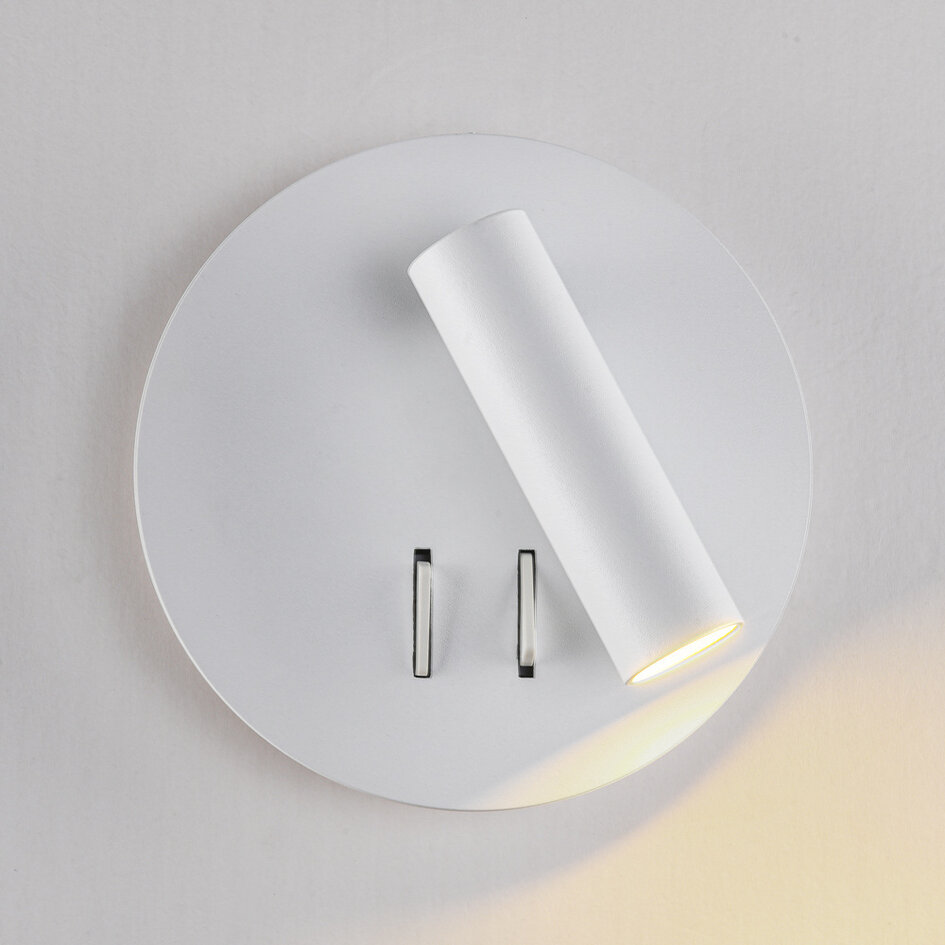 Runde Wandlampe mit drehbarem Spot und beleuchteter Wandplatte - Lenae