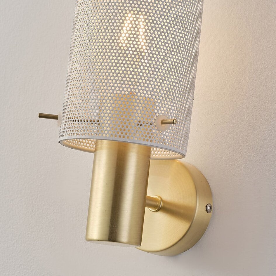 Wandleuchte Malha - goldener Rahmen mit perforiertem Schirm