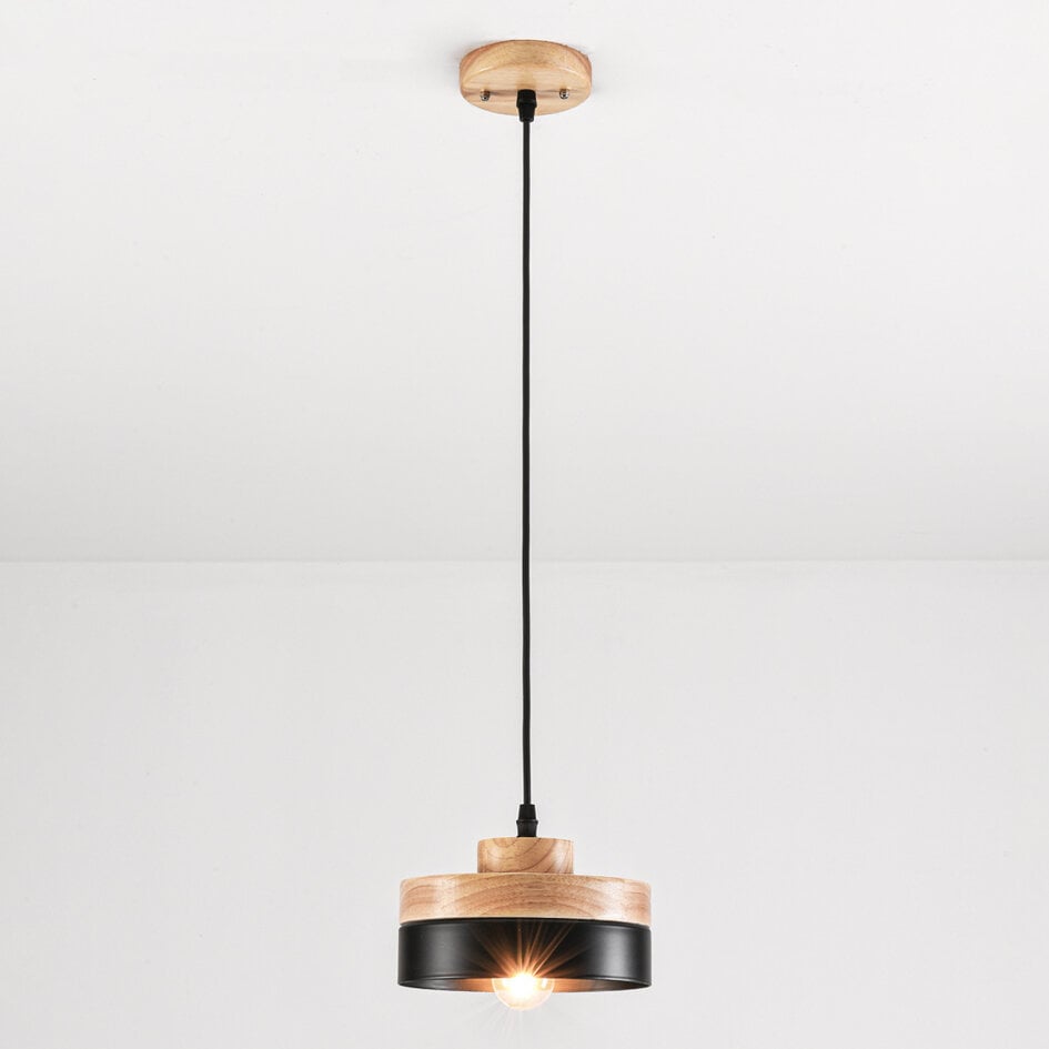 Pendelleuchte Evie aus Holz mit Eisenrand