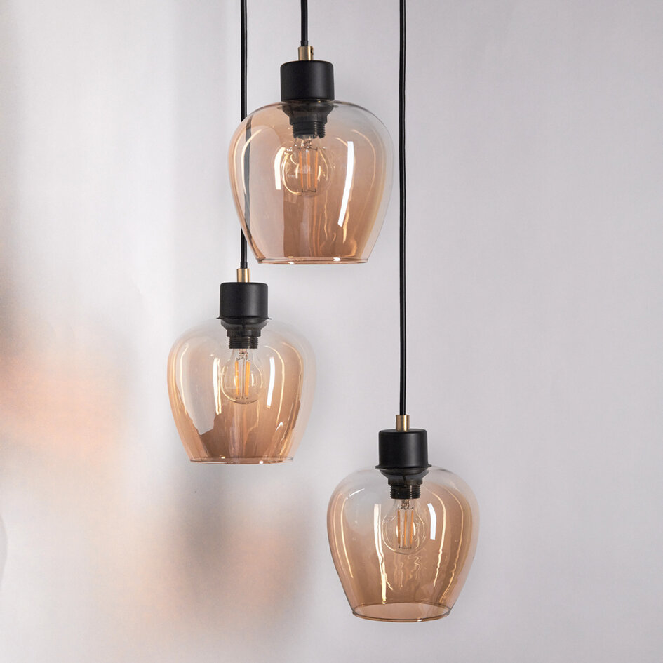 3-flammige Design-Hängeleuchte Stockton - Mattschwarz und Amberglas