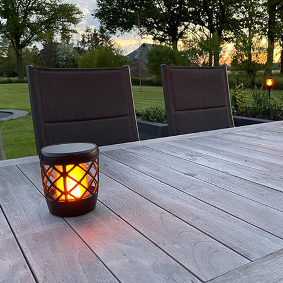 Solar-Tischleuchte mit Flammeneffekt - mit integrierter LED