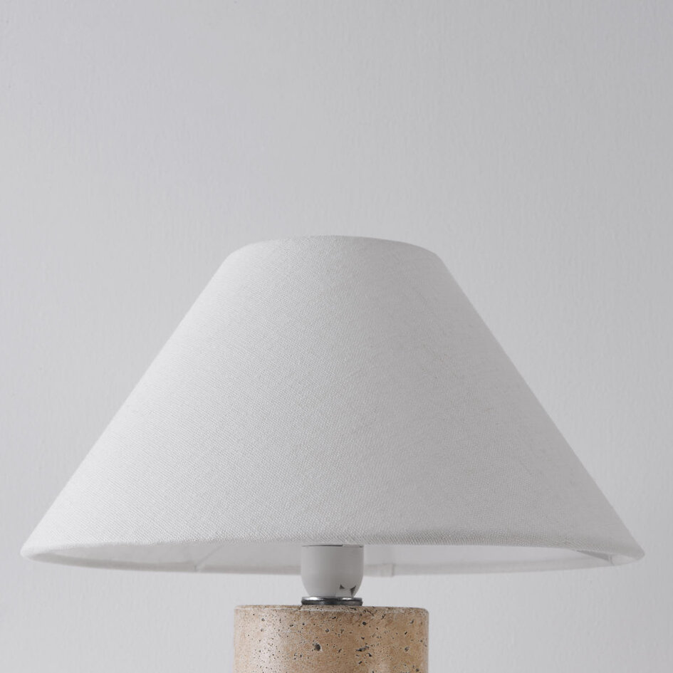 Japandi Tischlampe Table mit Travertinfuß Optik und Leinen­schirm
