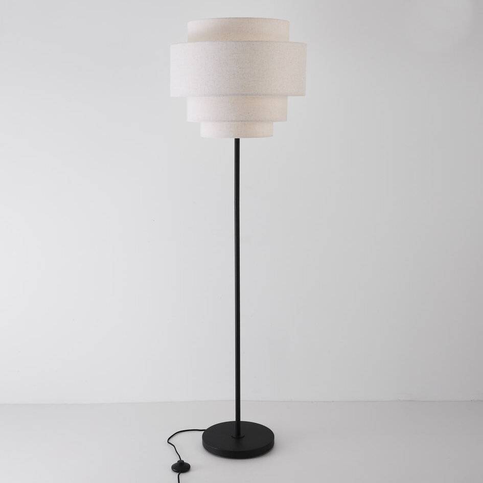 Moderne Stehleuchte Zhuo schwarz mit Leinenkappe