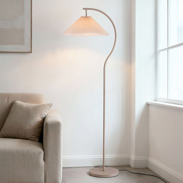 Moderne Bogenlampe Tatsu mit gefaltetem Stoffschirm und beigem Gestell