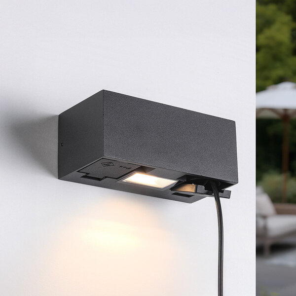 Außenwandleuchte Fora mit integrierter LED und 2 Steckdosen – schwarz