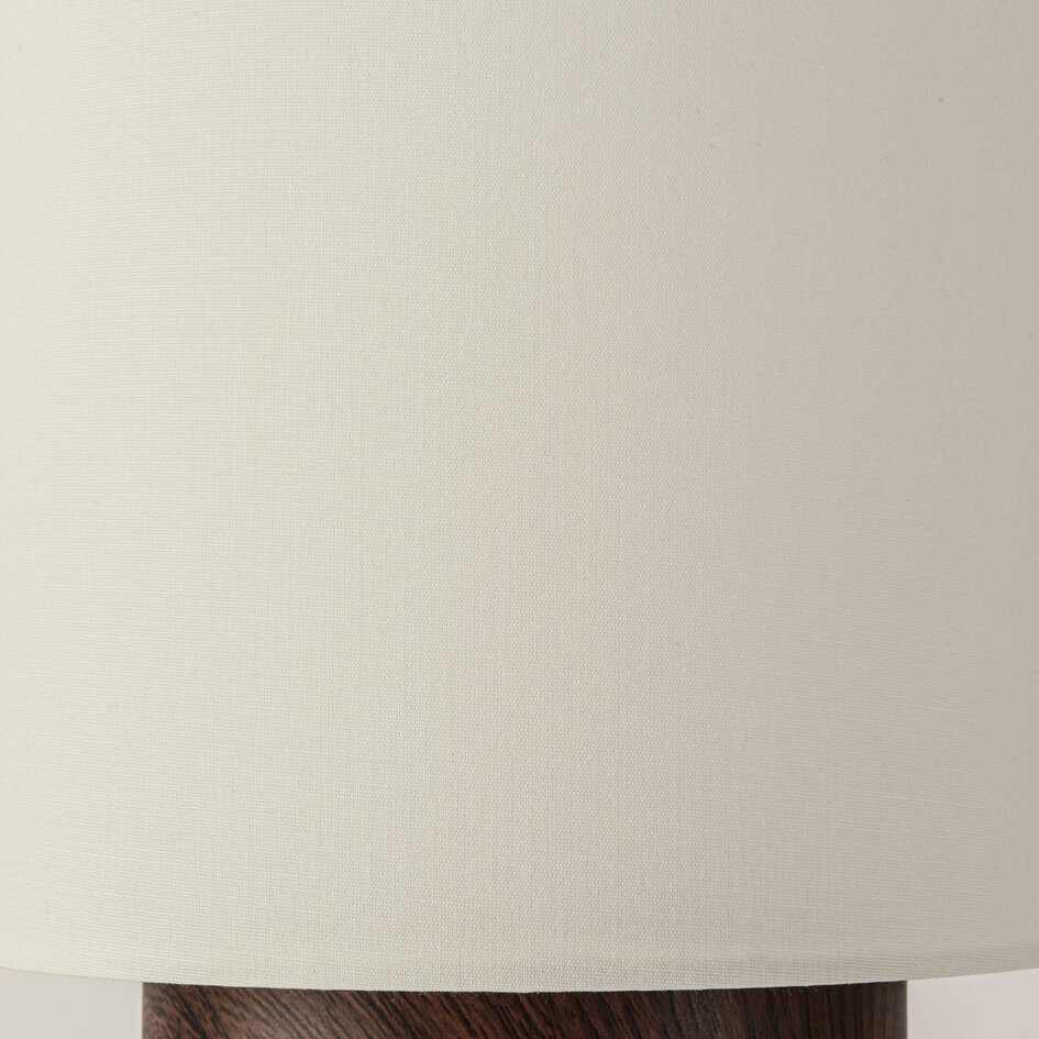 Tischlampe Koja mit Walnussoptik und Stoffschirm