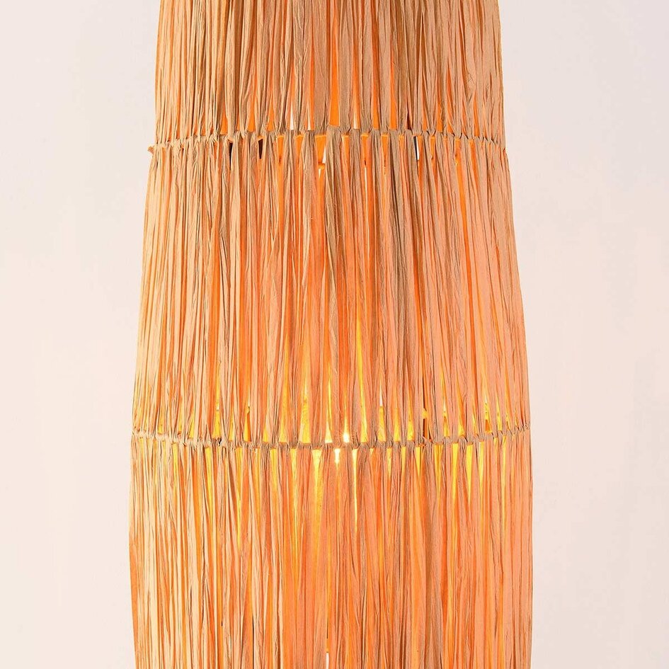 Stehleuchte Plecta aus Raffiabastpapier mit schwarzem Metallfuß – 140 cm