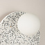 Runde Wandlampe Velo aus Zement und milchweißem Glas in Terrazzo-Optik