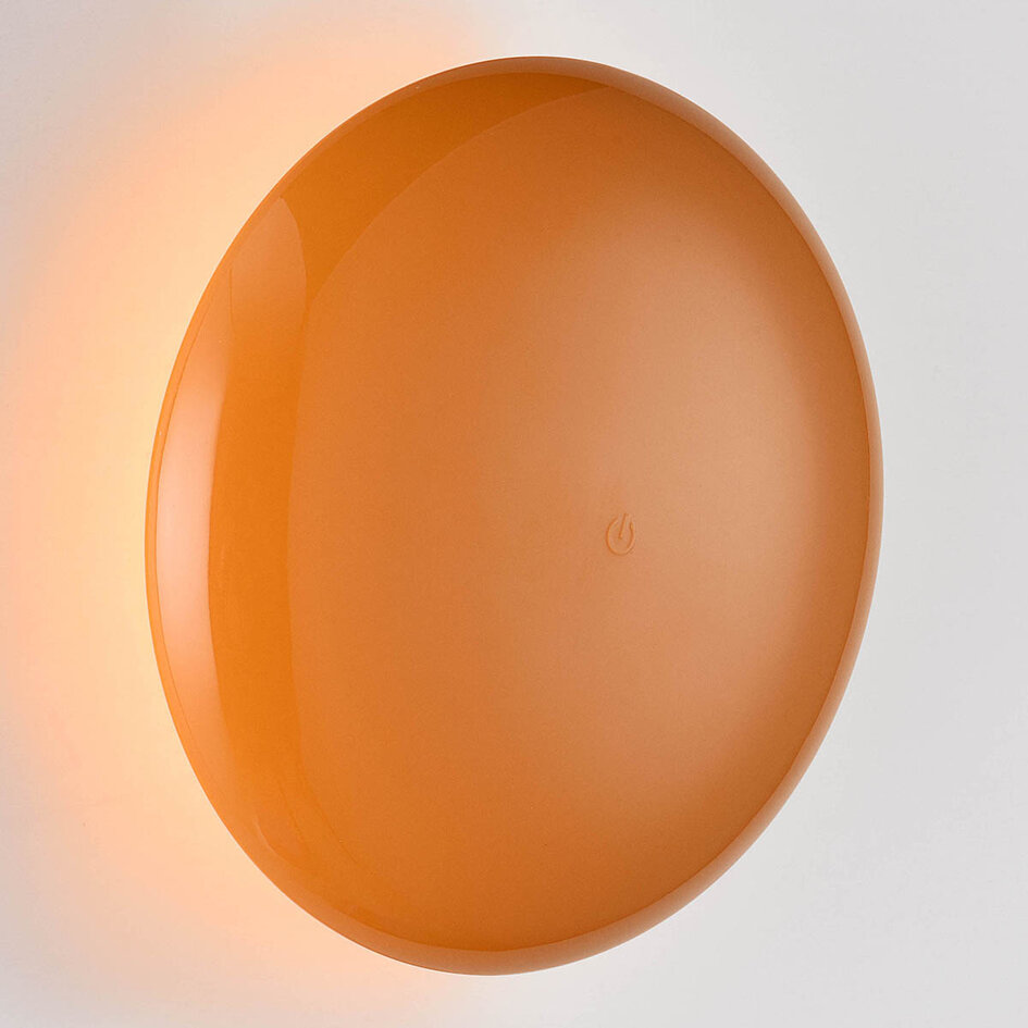 Wiederaufladbare Tischlampe Ariso orange mit Touch-Dimmer und einstellbarer Lichtfarbe