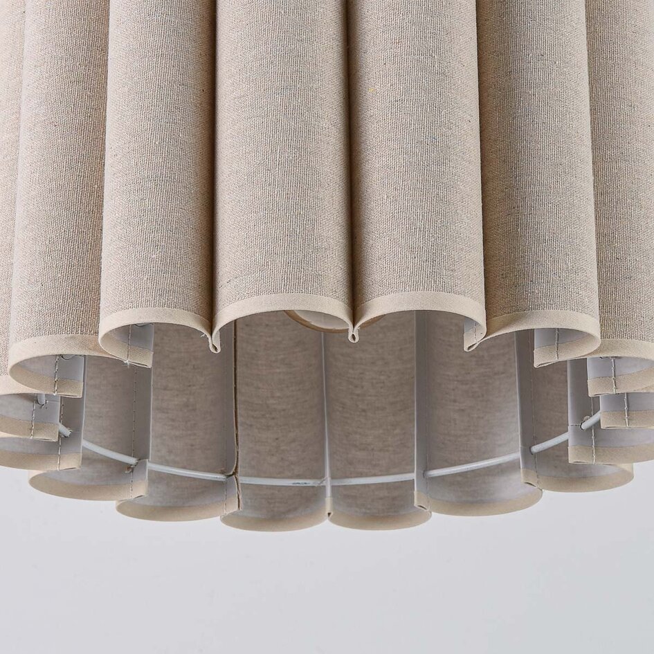 Deckenleuchte Celie mit plissiertem Leinenschirm in Beige